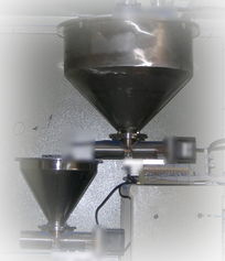 高精度微量配料秤 多組份精準(zhǔn)計量與防架橋技術(shù)的融合